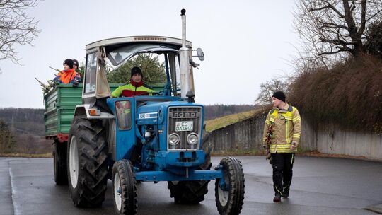 Es fand zum (geschätzt) 29. Mal statt: Das Christbaumsammeln und Funkenfest in Holzmaden. Foto: Jule Störk