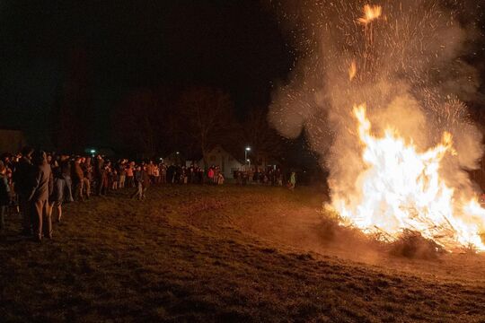 Es fand zum (geschätzt) 29. Mal statt: Das Christbaumsammeln und Funkenfest in Holzmaden. Foto: Jule Störk