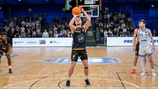 Zitterpartie: Kirchheims Kapitän Lucas Mayer an der Freiwurflinie. Foto: Eibner-Pressefoto/Silas Kunz