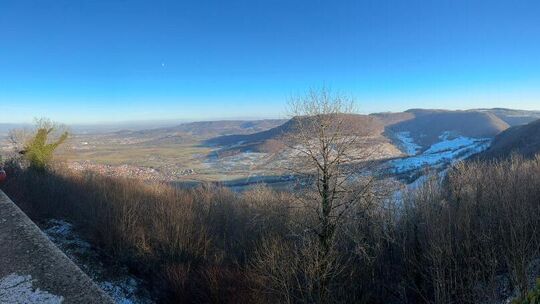 Von der Burg Teck hat man einen schönen Blick übers Land. Von der Burg Teck hat man einen schönen Blick übers Land.