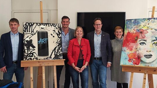 Michael Maisch, Amt für Stadtmarketing, Ausstellungskurator Enrico Battaglia, Gabriele Frisch, Stadtmarketing, OB Johannes Fridr