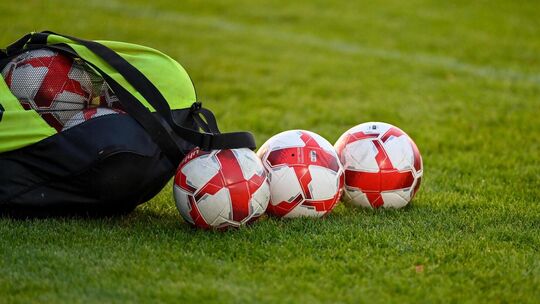 Noch ruhen die Bälle. Symbolbild: Markus Brändli