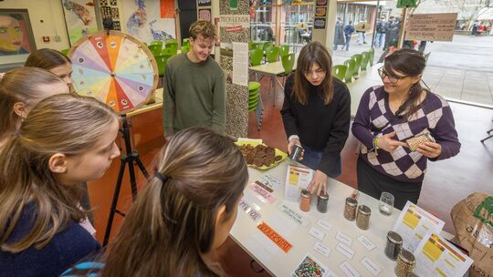 Beim Aktionstag mit der Uni Hohenheim und der HfWU Nürtingen-Geislingen in der Lugeria, der Mensa des Kirchheimer Ludwig-Uhland-