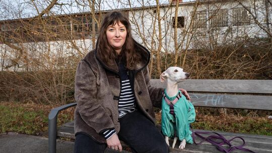 Ksenia Ilina ist aus Russland zusammen mit Hündin Luma geflohen. Foto: Ralf Just
