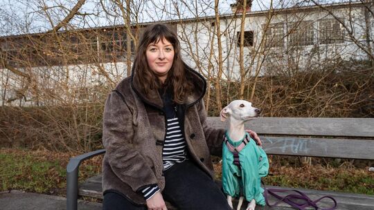 Ksenia Ilina ist aus Russland zusammen mit Hündin Luma geflohen. Foto: Ralf Just