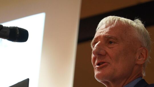 Norbert Smetak bei seinem Vortrag auf dem Neujahrsempfang in Unterensingen. Im Mittelpunkt stand die Zukunft der medizinischen V