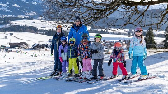 Der TSV Jesingen hat in Bolsterlang Kindern das Skifahren beigebracht. Foto: pr Der TSV Jesingen hat in Bolsterlang Kindern das Skifahren beigebracht. Foto: pr