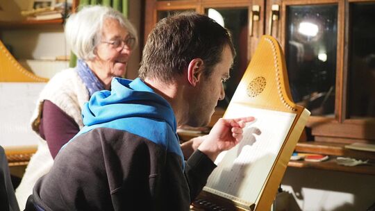Für Andreas Karakas ist Cornelie Höfer eine der engsten Bezugspersonen. Sie unterstützt ihren Gastsohn dabei, möglichst viel im