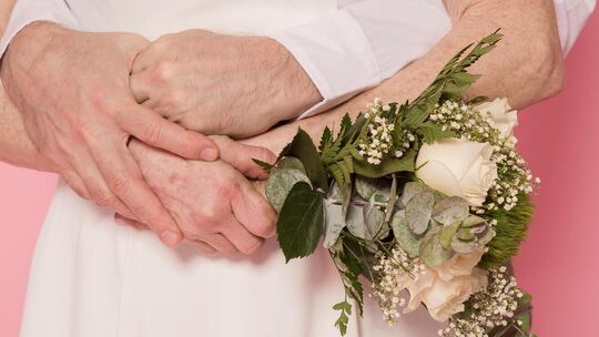 Die Erneuerung des Eheversprechens ist rechtlich nicht bindend, doch emotional für viele Paare ein bedeutender Meilenstein. Foto