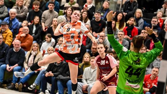 Ronja Bühler und den Nürtinger Frauen winkt bei einem Sieg der Sprung auf Rang drei. Foto: Markus Brändli