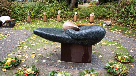 Auf dem Friedhof Köngen gibt es einen Gedenkort für Sternenkinder. Foto: Nz Auf dem Friedhof Köngen gibt es einen Gedenkort für Sternenkinder. Foto: Nz