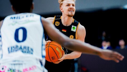 Lucas Mayer und die Knights liefen im gesamten Spielverlauf einem Rückstand hinterher. Foto: Dennis Schmidt Lucas Mayer und die Knights liefen im gesamten Spielverlauf einem Rückstand hinterher. Foto: Dennis Schmidt