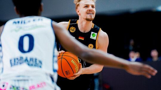 Lucas Mayer und die Knights liefen im gesamten Spielverlauf einem Rückstand hinterher. Foto: Dennis Schmidt Lucas Mayer und die Knights liefen im gesamten Spielverlauf einem Rückstand hinterher. Foto: Dennis Schmidt