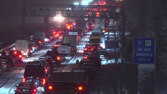 Langer Stau am Albaufstieg bei Weilheim am, Aichelberg in Fahrtrichtung München. Foto: 7aktuell.de/ Eyb