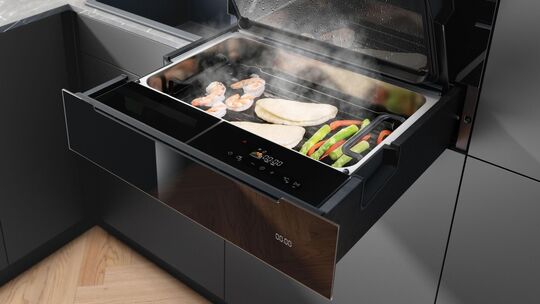 Kleines Kraftpaket – solo oder zusammen mit einem Einbau-Backofen. Die Dampfschublade erleichtert mit ihren intelligenten Funkti