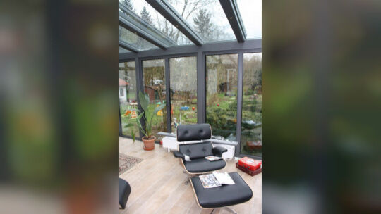 Ein Wintergarten fördert Wohlbefinden und Wohnkomfort – bei jedem Wetter. Foto: Bundesverband Wintergarten e.V.