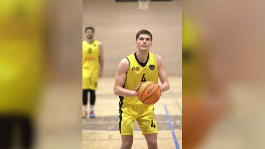 In der Ruhe liegt die Kraft: Edonis Paqarada und den VfL erwartet ein umkämpftes Spiel. Foto: Thimo König