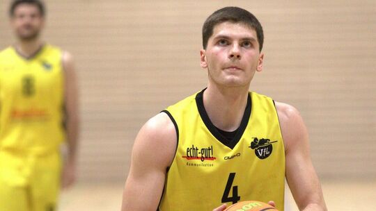 In der Ruhe liegt die Kraft: Edonis Paqarada und den VfL erwartet ein umkämpftes Spiel. Foto: Thimo König