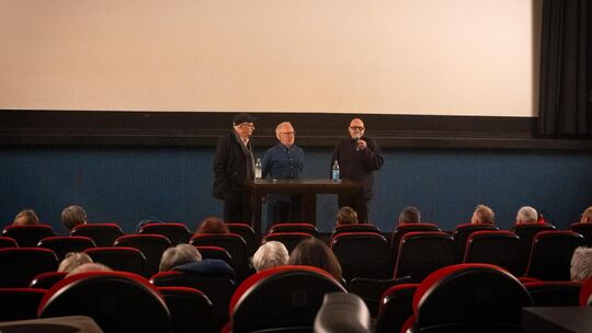 Arsenal-Gründer Stefan Paul (v. l.), Vereinsvorstand Günter Hörcher und Filmemacher Goggo Gensch beteiligen sich an der Gespräch