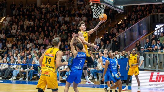 Nach der 72:88-Niederlage im Hinspiel in Crailsheim brennen die Knights um Gian Aydinoglu auf Revanche. Foto: Silas Kunz Nach der 72:88-Niederlage im Hinspiel in Crailsheim brennen die Knights um Gian Aydinoglu auf Revanche. Foto: Silas Kunz