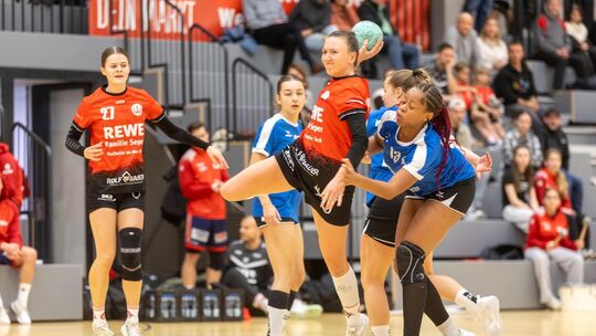 Die Landesliga-Frauen des TSV Weilheim haben ihr Spiel gewonnen. Foto: Carsten Riedl Die Landesliga-Frauen des TSV Weilheim haben ihr Spiel gewonnen. Foto: Carsten Riedl