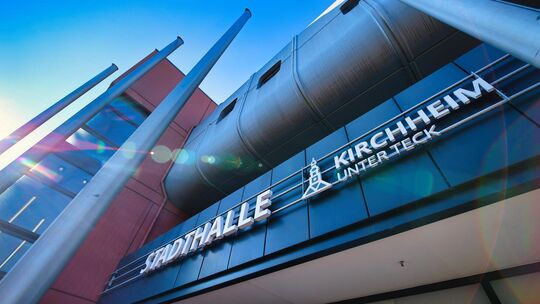 Für rund 50 Veranstaltungen, die in der Kirchheimer Stadthalle geplant waren, sucht die Stadt gemeinsam mit den Veranstaltern na