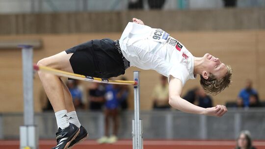 Der Weilheimer Sören Butter von der LG Filder hatte in Karlsruhe einen schweren Tag erwischt. Sowohl im Hochsprung als auch im W