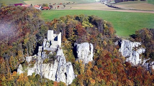 Der Reußenstein in ungewohnter Perspektive. Foto: Reiner Enkelmann Der Reußenstein in ungewohnter Perspektive. Foto: Reiner Enkelmann