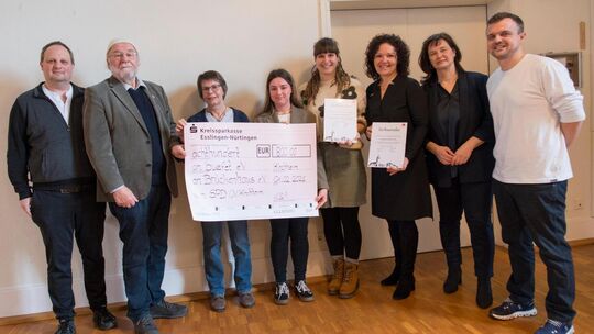 Beim 33. Neujahrsempfang der SPD Kirchheim wurde der 5. Friedrich-Tritschler-Preis an das Brückenhaus und Buefet verliehen. Foto