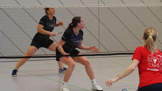 Heike Mutschler und Jennifer Gökeler mussten gratulieren. Foto: pr