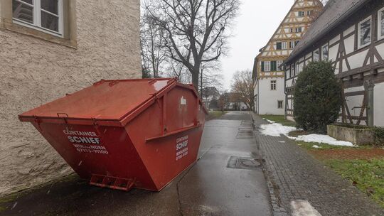 In diesem Container wurden alte Akten des Kirchheimer Finanzamts entsorgt. Foto: Carsten Riedl