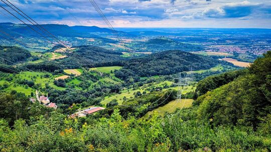 Blick auf den Wald in Häringen, Pfundhardthof, Hepsisau, die Limburg und Weilheim. Foto: Jörg Bächle Blick auf den Wald in Häringen, Pfundhardthof, Hepsisau, die Limburg und Weilheim. Foto: Jörg Bächle