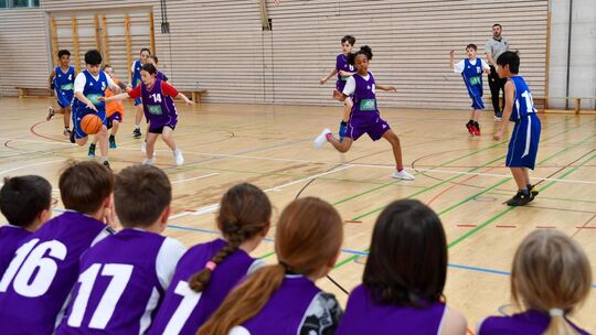 Nicht nur der Basketballnachwuchs braucht über die Sporthalle Stadtmitte hinaus Kapazitäten. Symbolbild: Markus Brändli