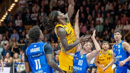 Im Hinspiel in Crailsheim hatten Tyrel Morgan und die Knights noch das Nachsehen – damals noch im Merlins-Trikot: Der aktuell an