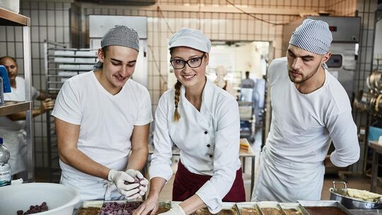 Gegen den Trend: Das Bäckerhandwerk bietet zukunftssichere, sinnstiftende und abwechslungsreiche Jobs. Immer mehr junge Menschen
