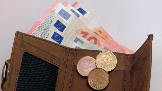 Mehr Geld für Azubis: Die tariflichen Ausbildungsvergütungen in Deutschland sind 2025 im Vergleich zum Vorjahr im bundesweiten D