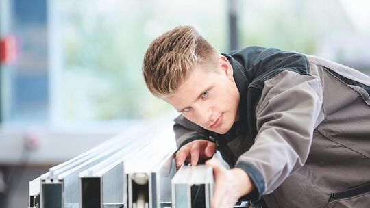 Freude am Detail und an innovativer Technik sind gefragt in der Fenster- und Türenbranche. Foto: Schüco International KG