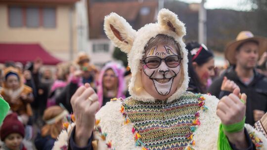 Erwartungsfroh: Die Lenninger Hexa stürmen auch in diesem Jahr wieder das Rathaus. Foto: Carsten Riedl