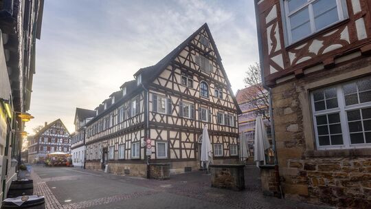 Das Gebäude Kornstraße 4 steht zum Verkauf. Robert Ruthenberg würde es gerne sanieren, um dadurch das Hotel Waldhorn vergrößern
