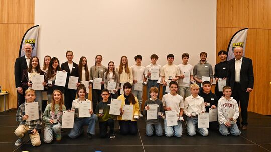 Strahlende Gesichter auf der Bühne, stolze Trainer, Betreuer und Eltern im Publikum: Bei der Kirchheimer Sportlerehrung standen Strahlende Gesichter auf der Bühne, stolze Trainer, Betreuer und Eltern im Publikum: Bei der Kirchheimer Sportlerehrung standen