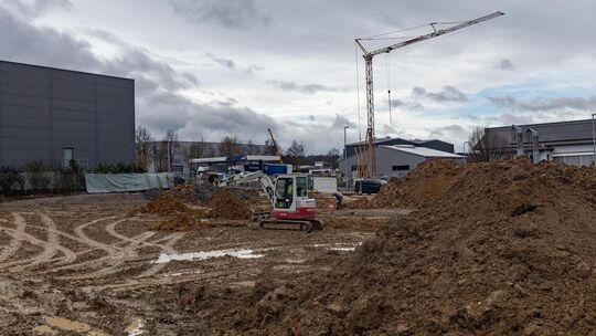Es wird zwar gebaut, aber eher verhalten. Unternehmen sehen sich fast überall im Land von Bürokratie und Regulierungswut ausgebr Es wird zwar gebaut, aber eher verhalten. Unternehmen sehen sich fast überall im Land von Bürokratie und Regulierungswut ausgebr