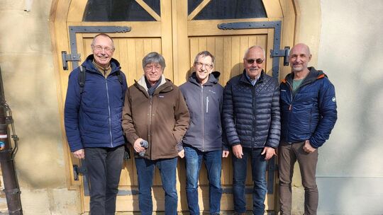 Die Bürger-PV-Berater sind qualifizierte, ehrenamtliche Berater, die im Sinne einer Beratung von Bürger für Bürger unabhängig un Die Bürger-PV-Berater sind qualifizierte, ehrenamtliche Berater, die im Sinne einer Beratung von Bürger für Bürger unabhängig un