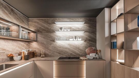 Küchen aus deutscher Produktion stehen für hohe Qualitätsansprüche und kurze Lieferwege. Foto: DGM/Sachsenküchen Küchen aus deutscher Produktion stehen für hohe Qualitätsansprüche und kurze Lieferwege. Foto: DGM/Sachsenküchen