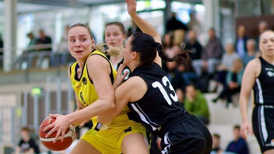 Leonie Mauritz vom VfL setzt sich gegen ihre Kontrahentinnen durch. Foto: Thomas Auerbach
