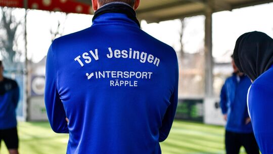 Die Jesinger Bezirksliga-Kicker bestreiten heute nochmal ein Testspiel. Foto: Markus Brändli