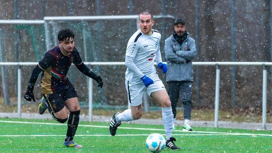 Die Jesinger sind in ihrem Testspiel in Neuffen nicht über ein 4:4 hinausgekommen. Foto: Michael Treutner Die Jesinger sind in ihrem Testspiel in Neuffen nicht über ein 4:4 hinausgekommen. Foto: Michael Treutner