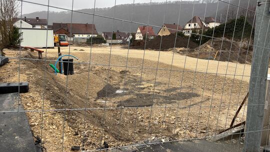 Hier entsteht die neue Kita in Oberlenningen. Foto: Iris Häfner Hier entsteht die neue Kita in Oberlenningen. Foto: Iris Häfner