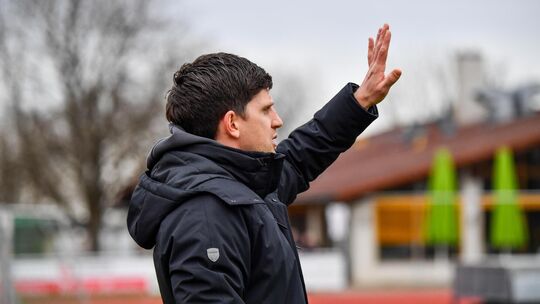 Weilheims Trainer Salvatore de Rosa war mit der Vorstellung seiner Mannschaft zufrieden. Foto: Markus Brändli Weilheims Trainer Salvatore de Rosa war mit der Vorstellung seiner Mannschaft zufrieden. Foto: Markus Brändli
