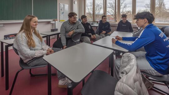 Bei der Landtagswahl am 8. März dürfen auch 16-jährige Zehntklässler der Teck-Realschule zum ersten Mal wählen. In der Schule di Bei der Landtagswahl am 8. März dürfen auch 16-jährige Zehntklässler der Teck-Realschule zum ersten Mal wählen. In der Schule di