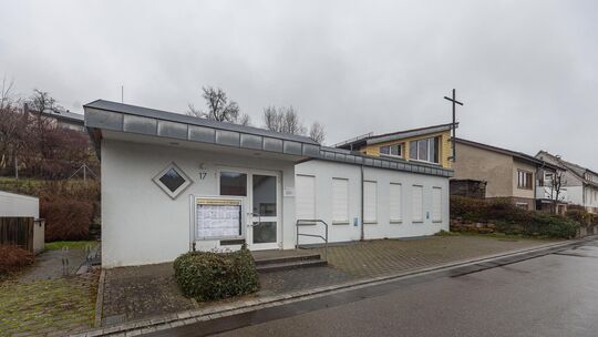 Die Gemeinde Ohmden zieht es in Erwägung, das katholische Gemeindehaus zur Unterbringung von Geflüchteten zu erwerben. Foto: Car Die Gemeinde Ohmden zieht es in Erwägung, das katholische Gemeindehaus zur Unterbringung von Geflüchteten zu erwerben. Foto: Car